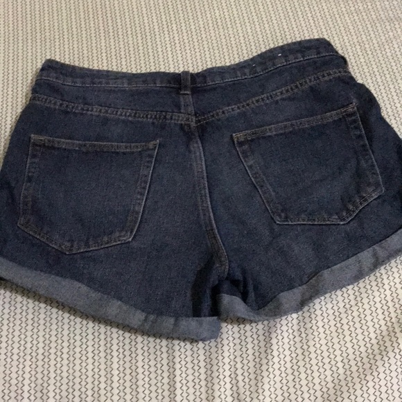 Shorts - Picture 2 of 3